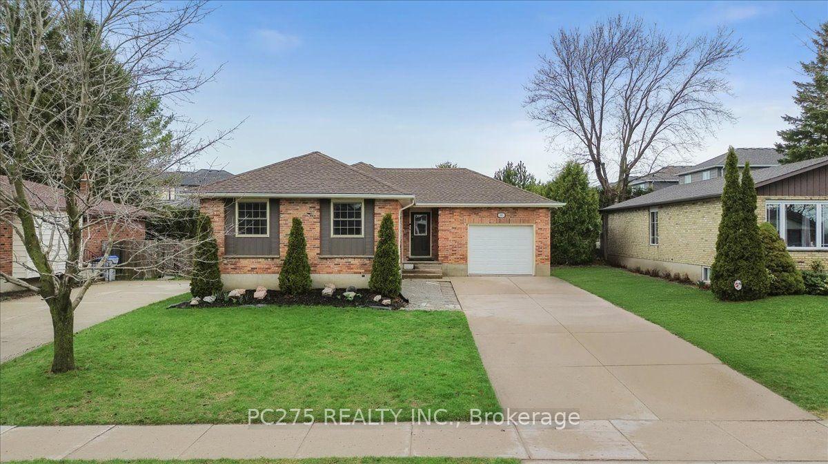 105 Gibson Crescent — photo 1