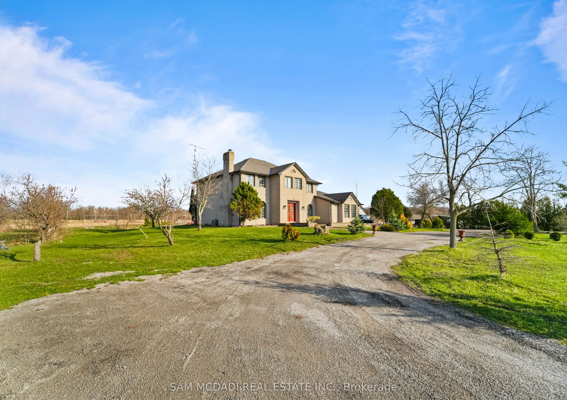 225 Park Road S — photo 1