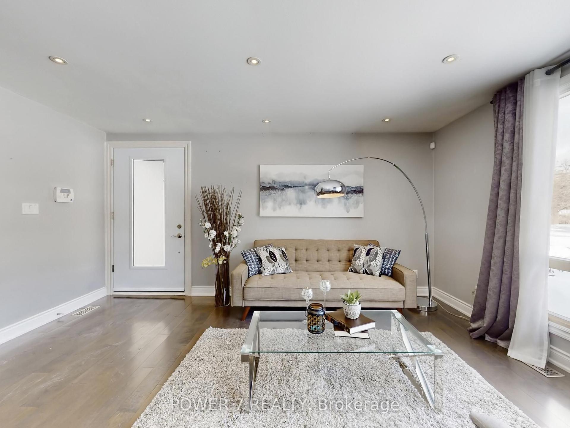 118 Kirker Avenue — photo 1