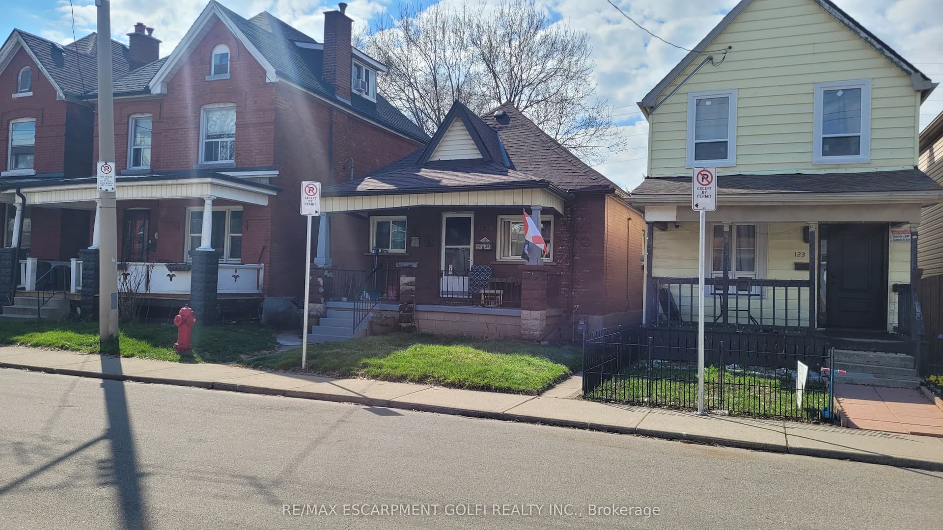 121 Gibson Avenue — photo 1