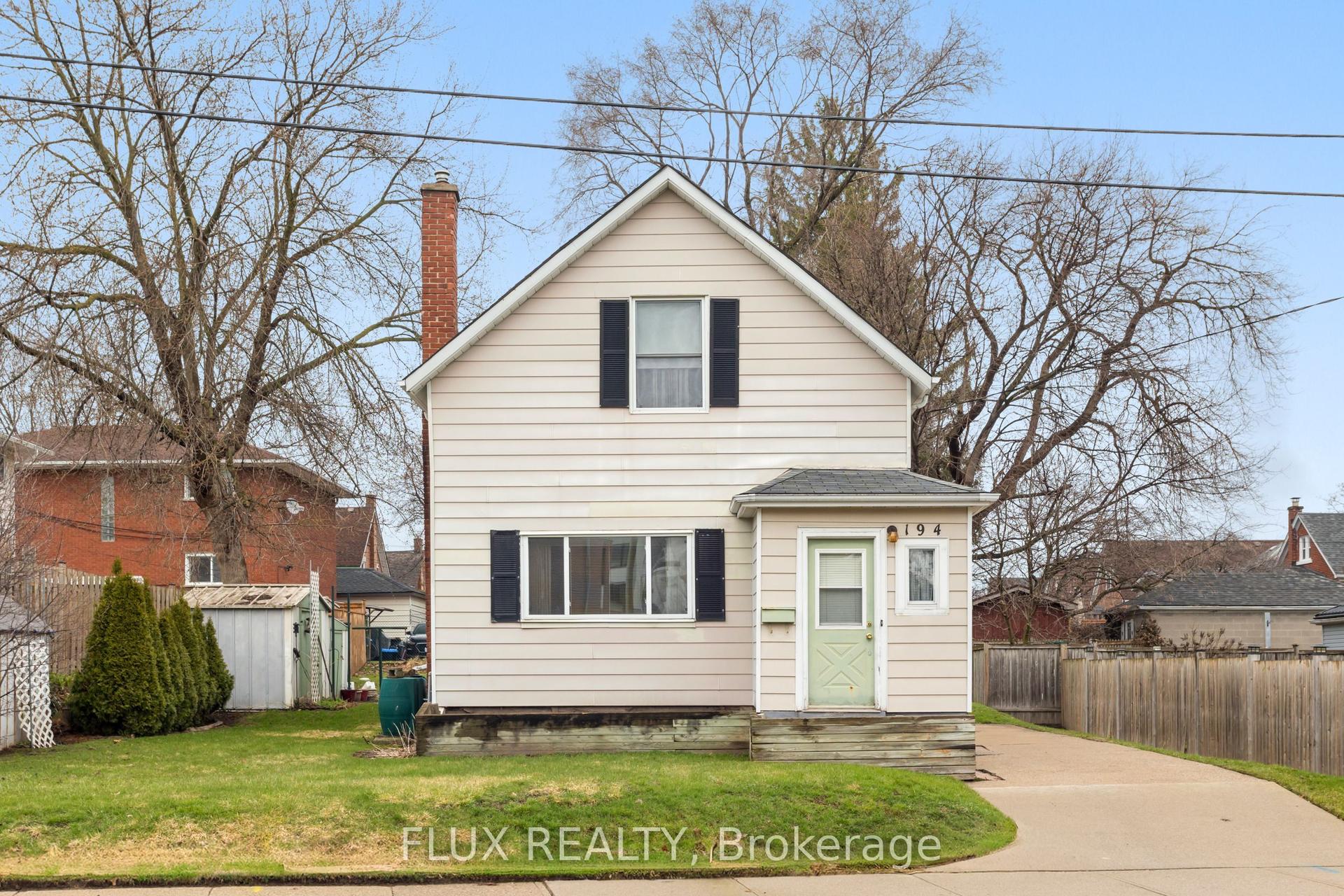 194 Moore Avenue S — photo 1