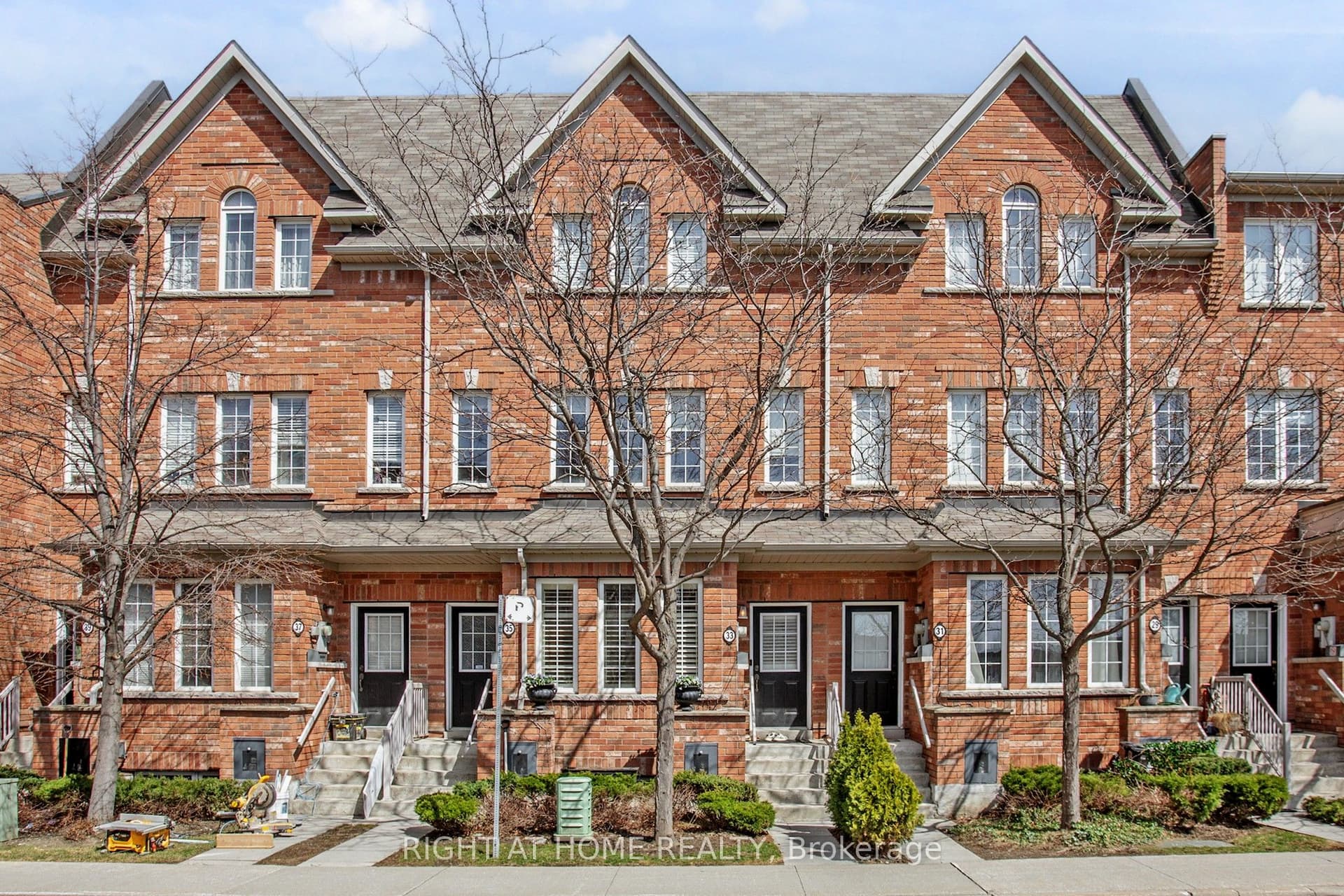 33 Brockville Street — photo 1