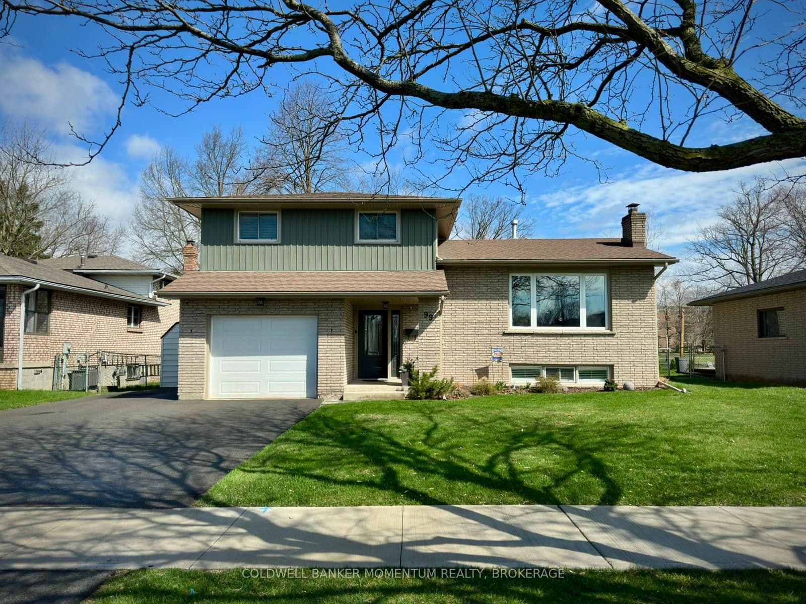 99 Erin Crescent — photo 1