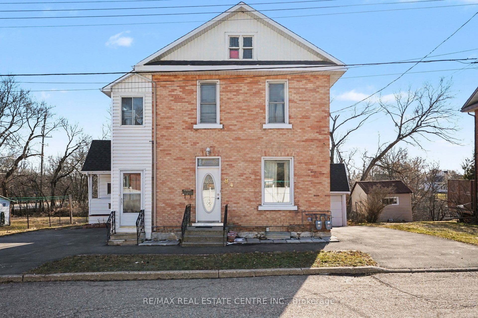 84 Bank Street N — photo 1