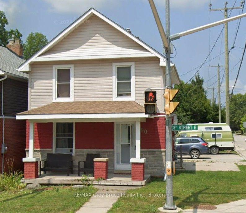 690 8th Street E — photo 1