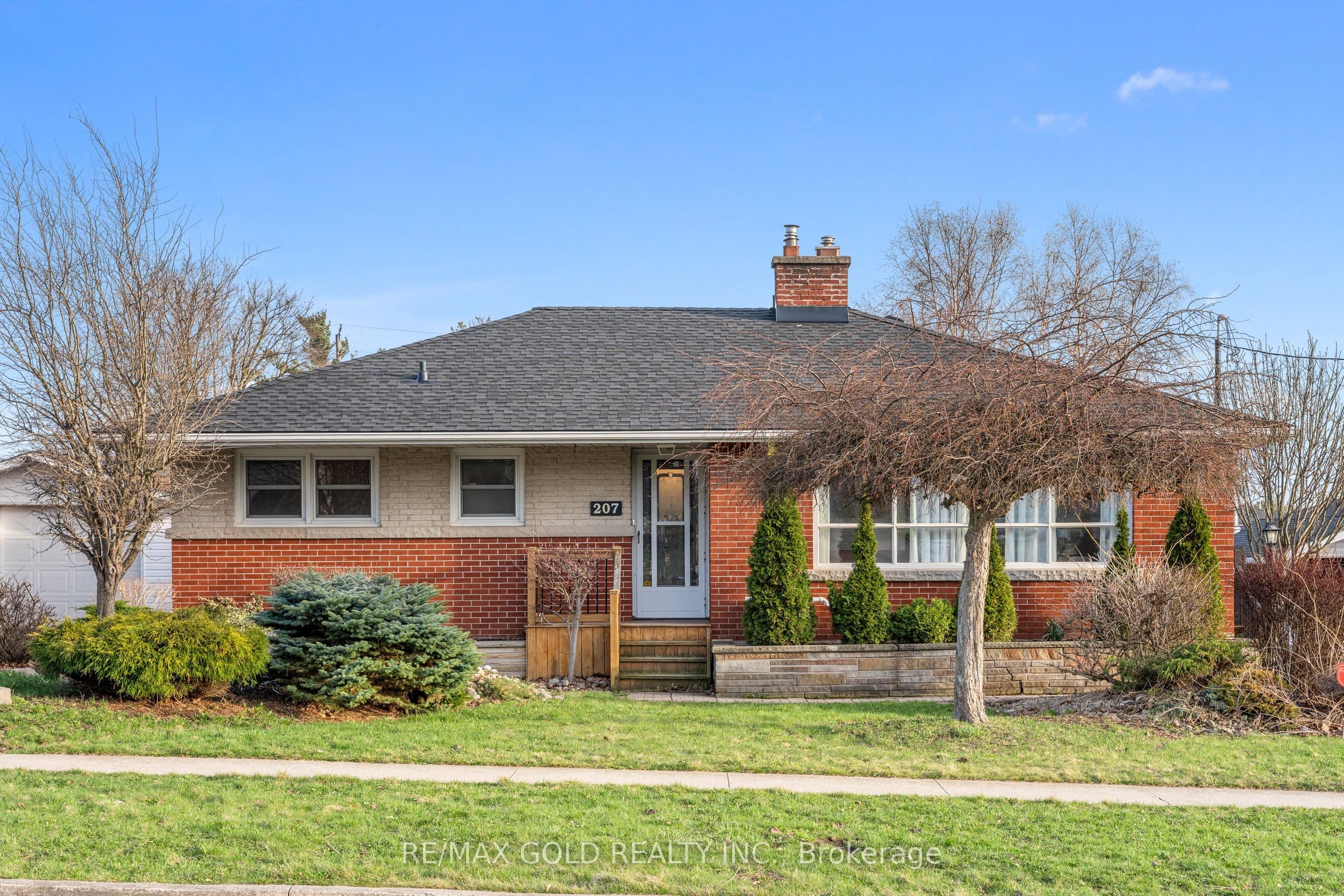 207 Brenda Crescent — photo 1