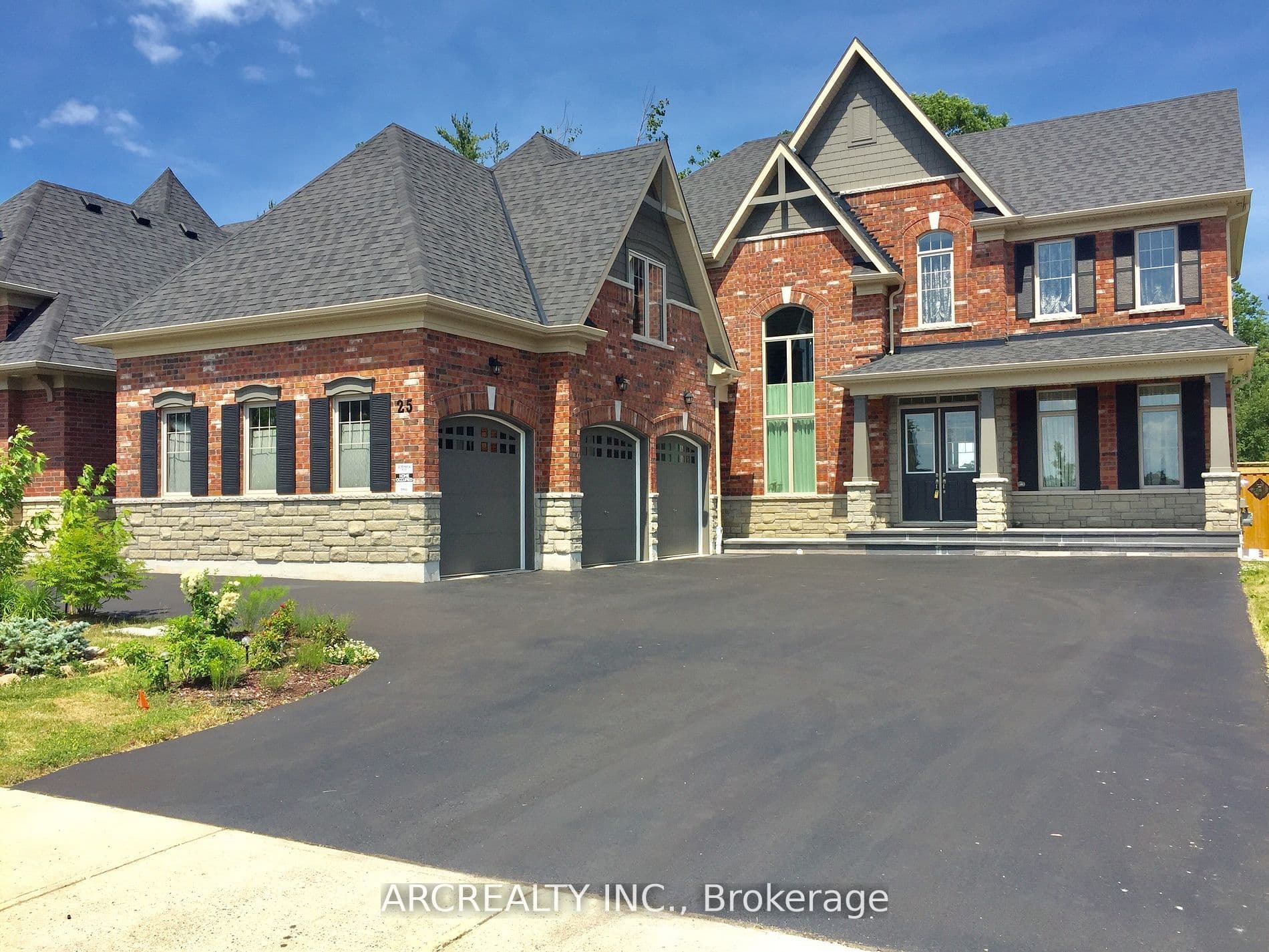 25 Thompson Way — photo 1