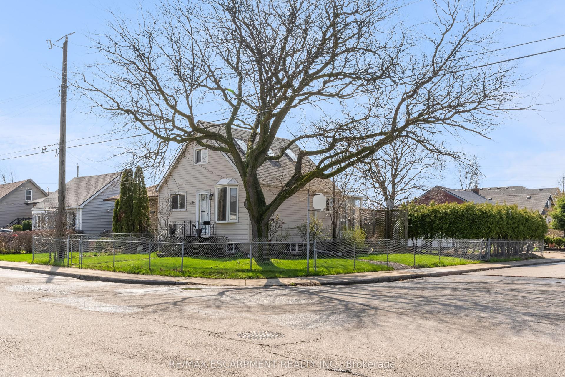 180 Mead Avenue — photo 1