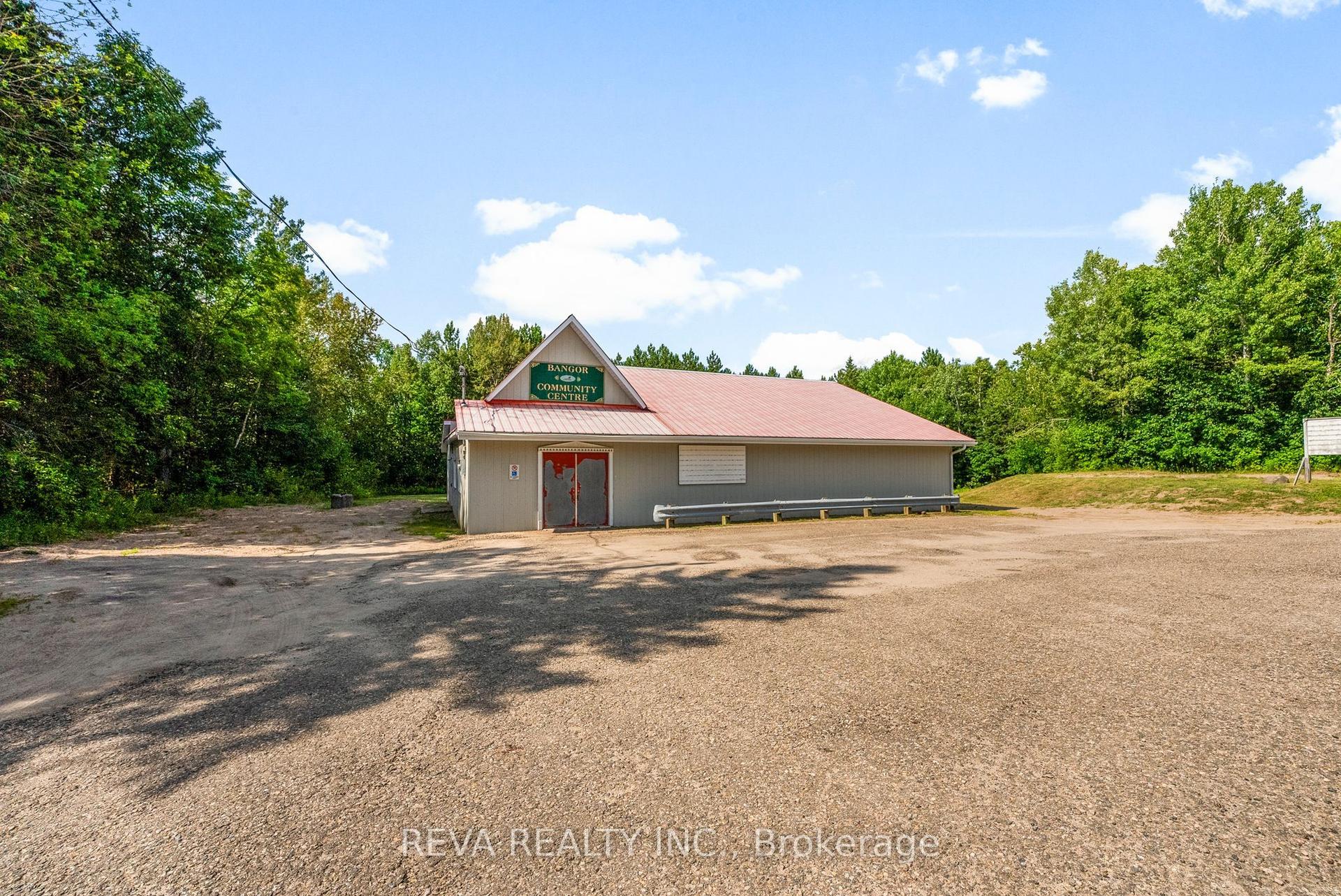 786 Centreview Road — photo 1