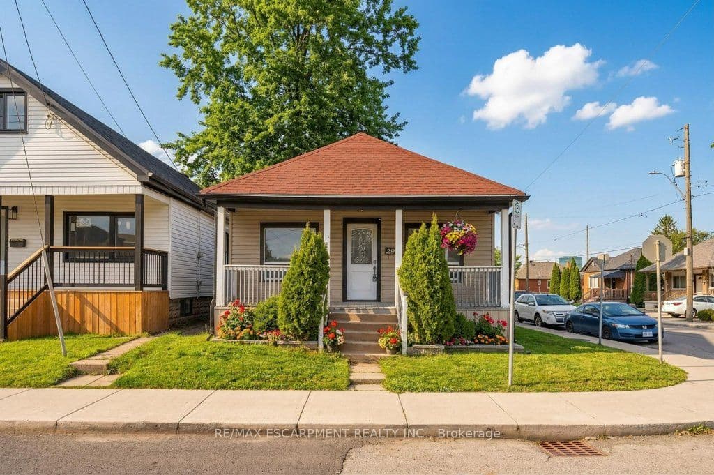 299 Britannia Avenue — photo 1