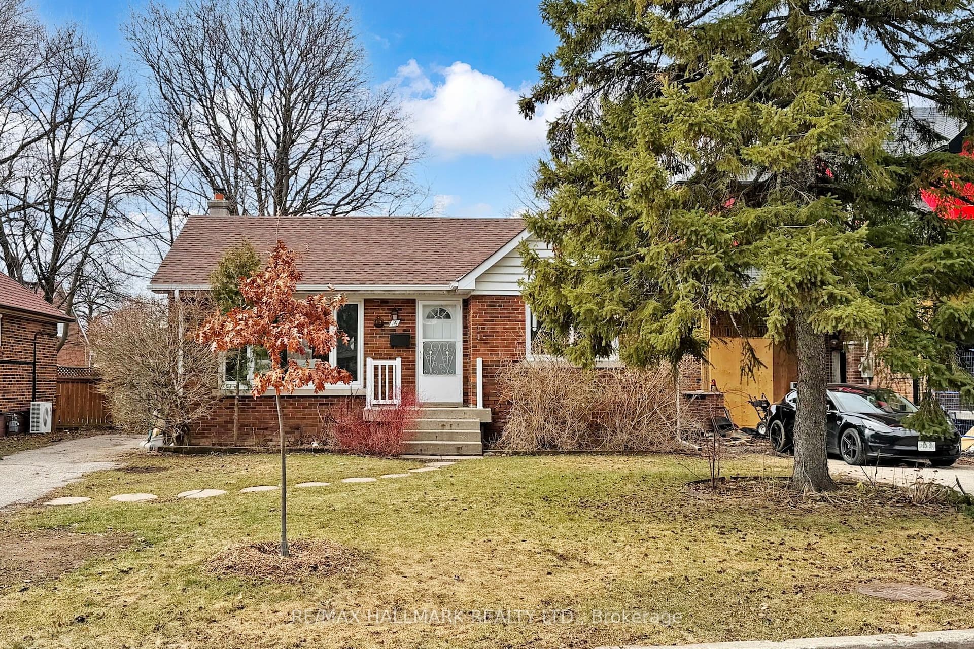 16 Marchington Circle — photo 1