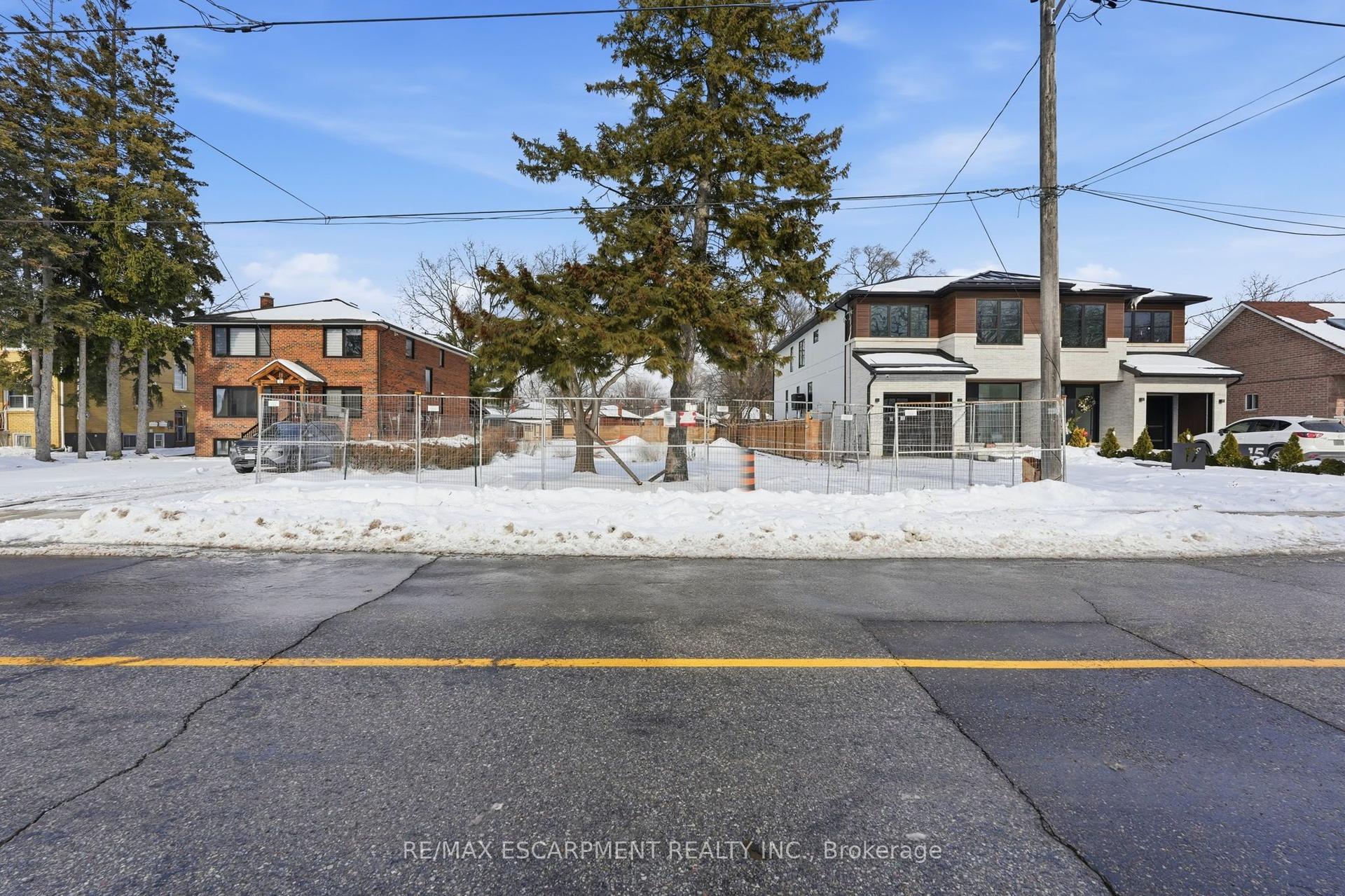 19 Broadview Avenue — photo 1