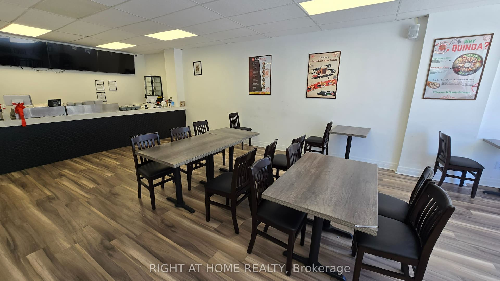 7 Simcoe Street S 1 #1 — photo 1