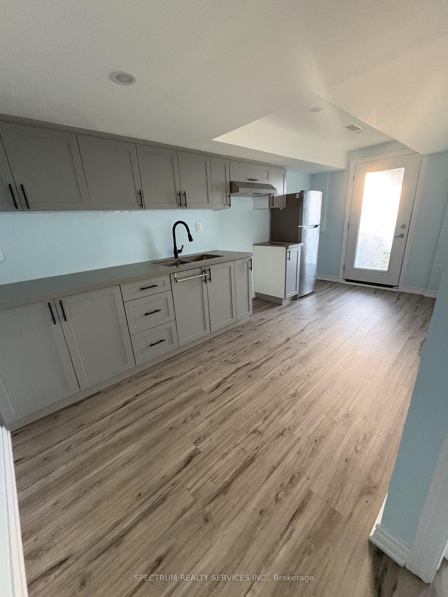 1816 Silverstone Crescent — photo 1