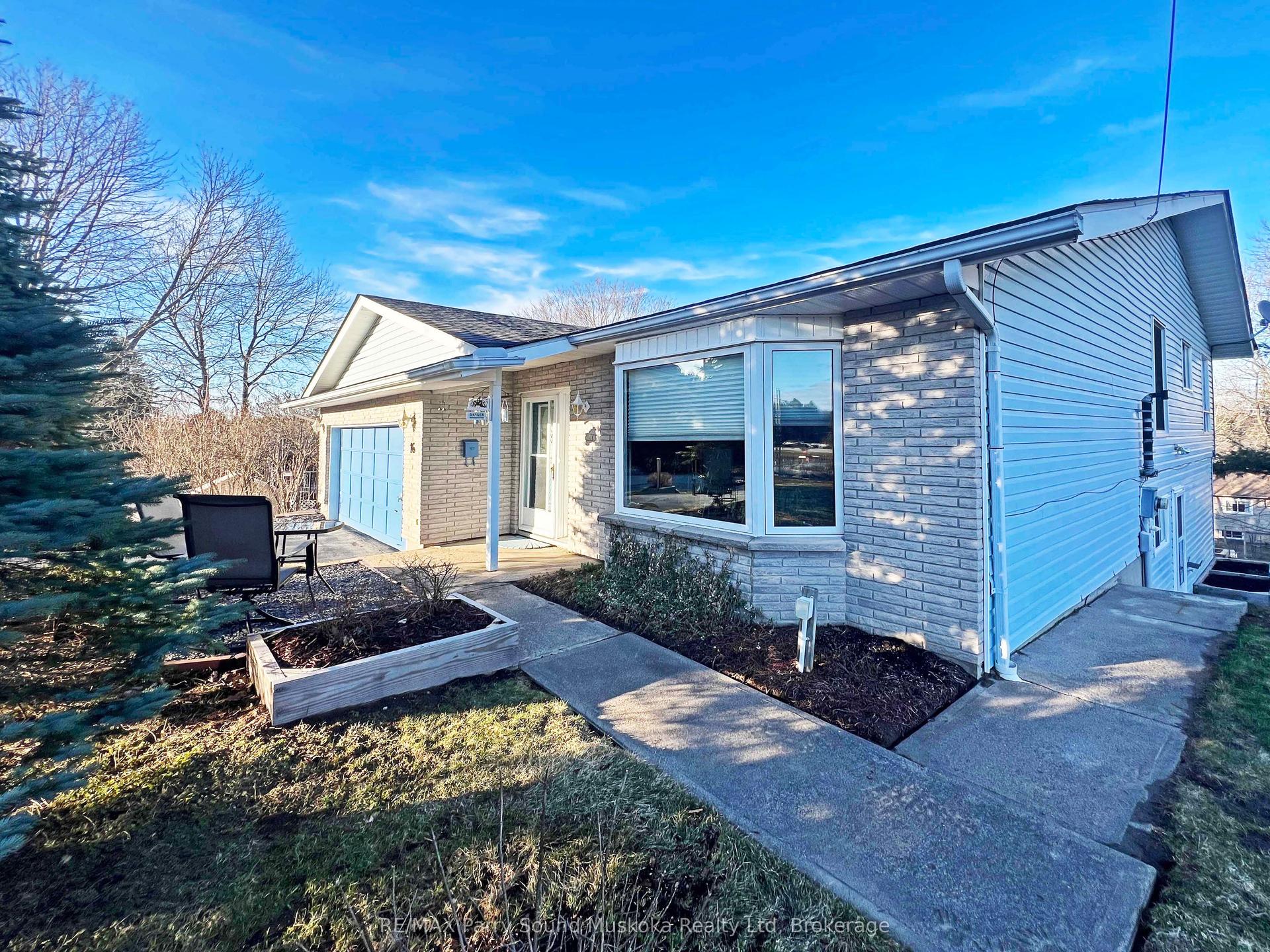 16 Macklaim Drive — photo 1