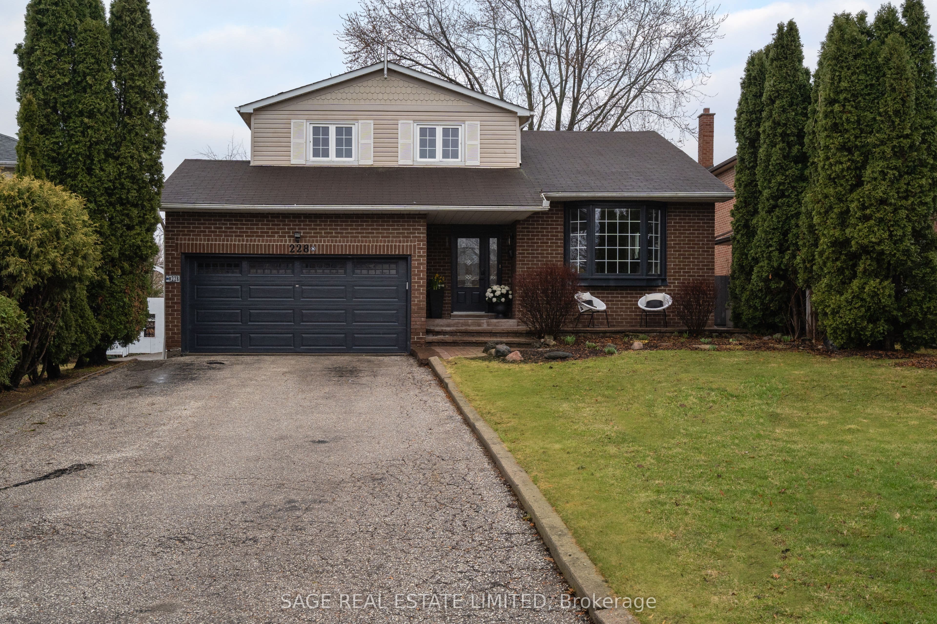 228 Yorkshire Drive — photo 1