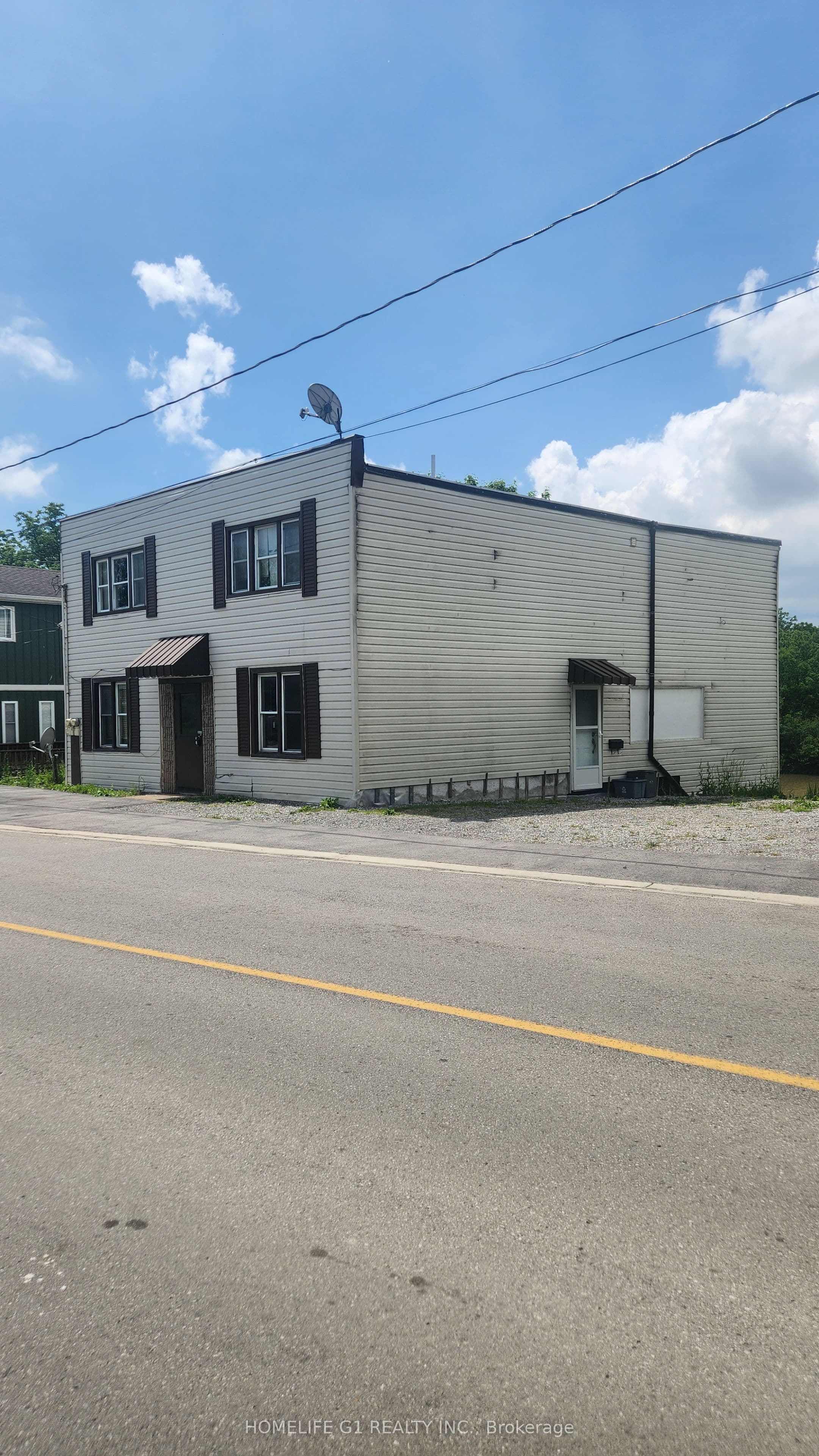 42 Riverside Drive — photo 1