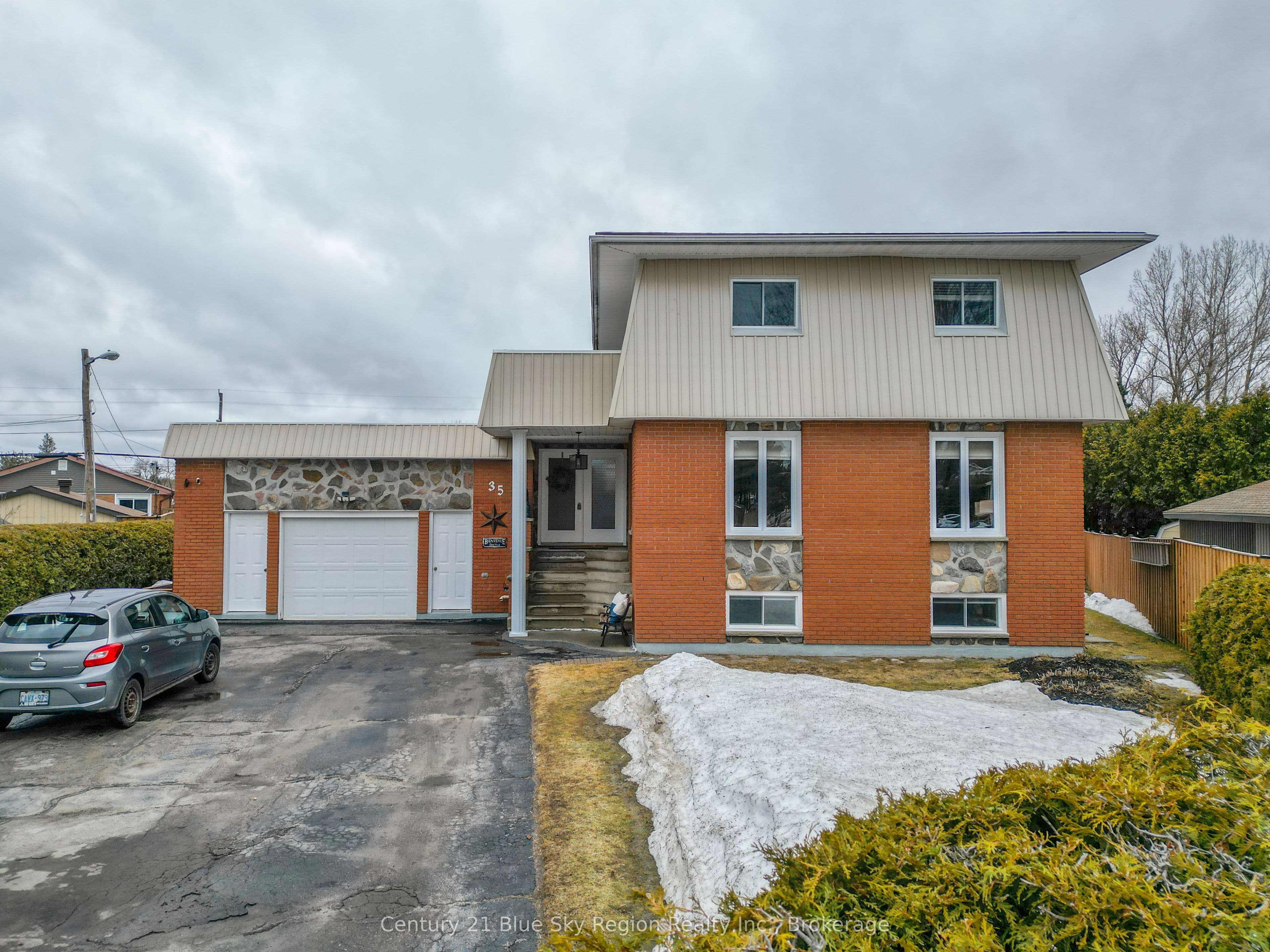 35 Chateau Terrace — photo 1