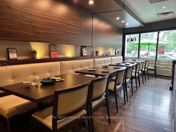 3032 Dundas Street W — photo 1