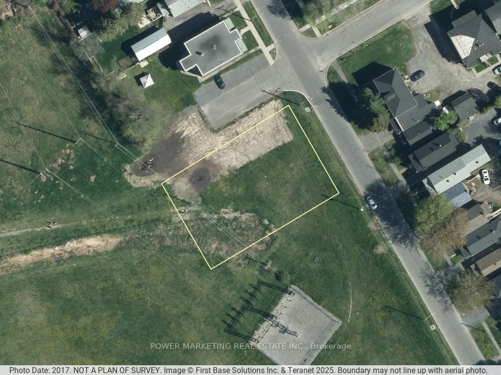 19 DANIS Avenue — photo 1