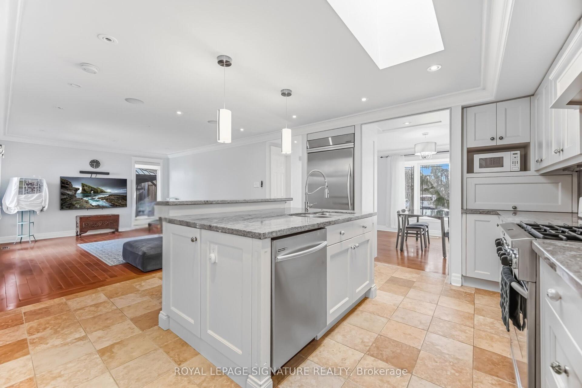 34 Lorraine Crescent — photo 1