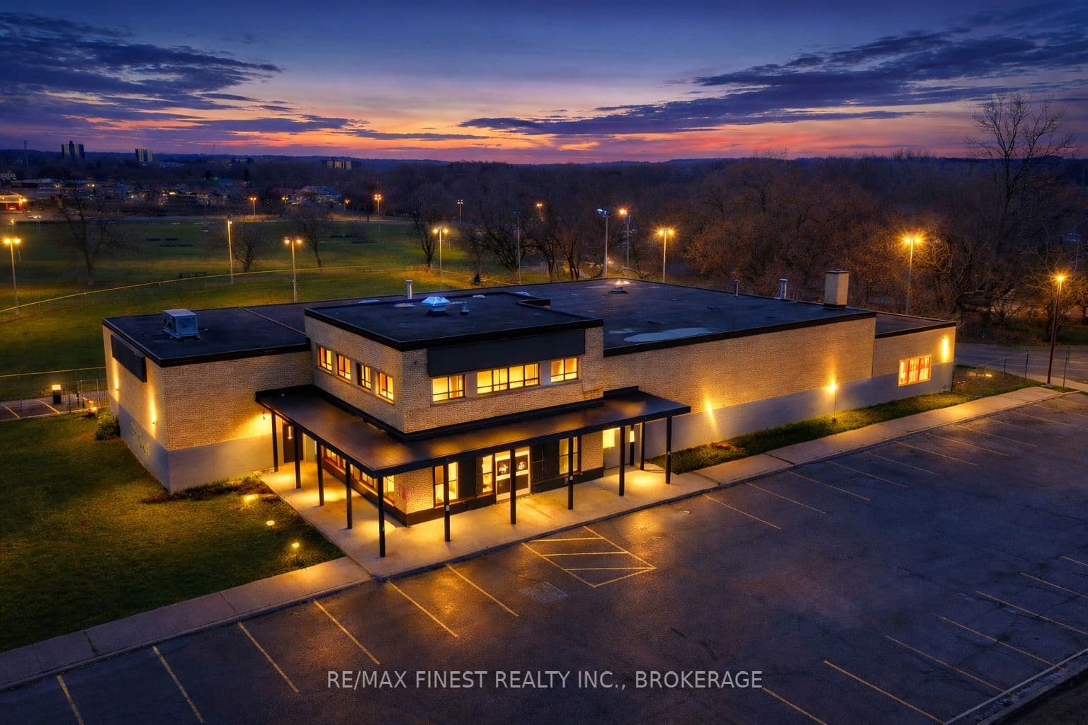 121 Cataraqui Street — photo 1