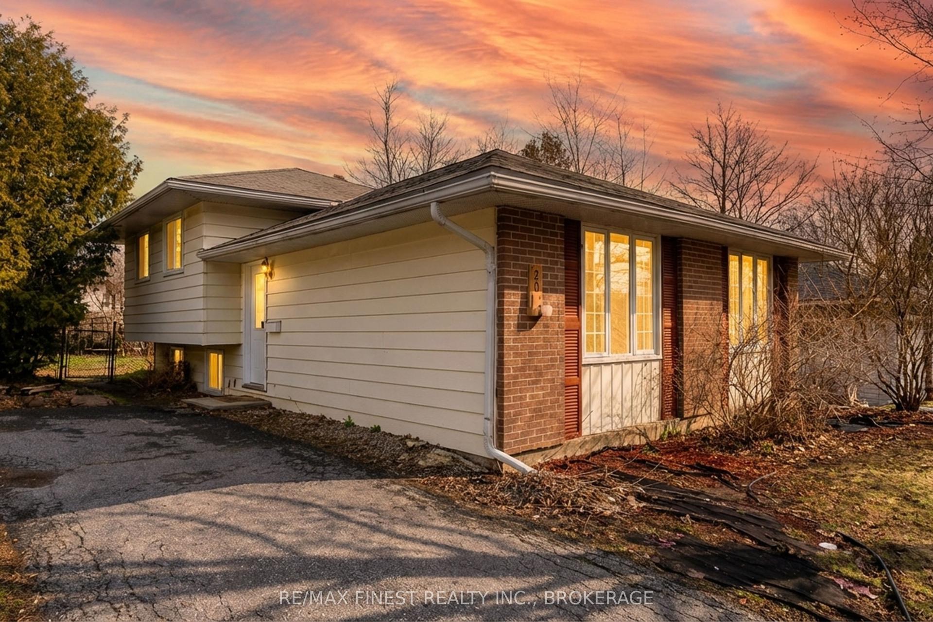 20 FOSTER Street — photo 1