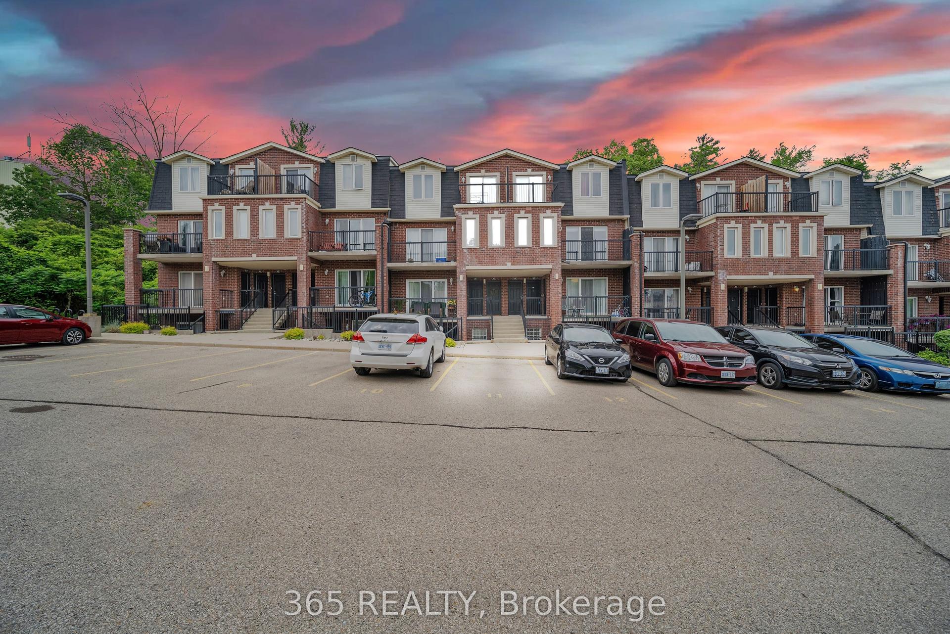 45 Cedarhill Crescent 4D #4D — photo 1