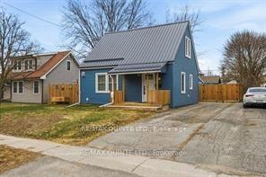 35 Kerr Crescent — photo 1