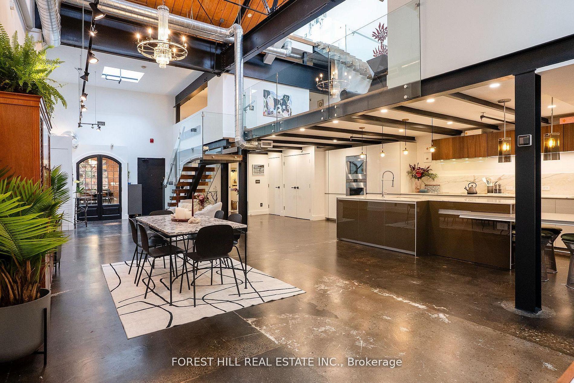 326 Carlaw Avenue 123 #123 — photo 1