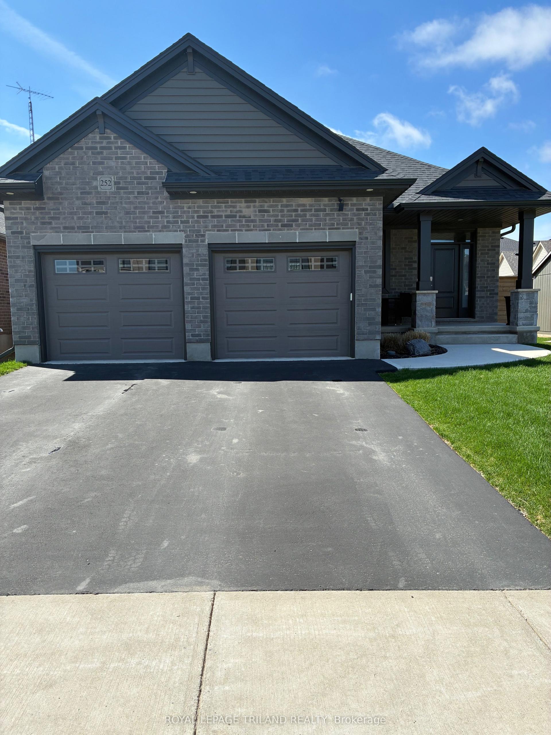 252 Renaissance Drive — photo 1