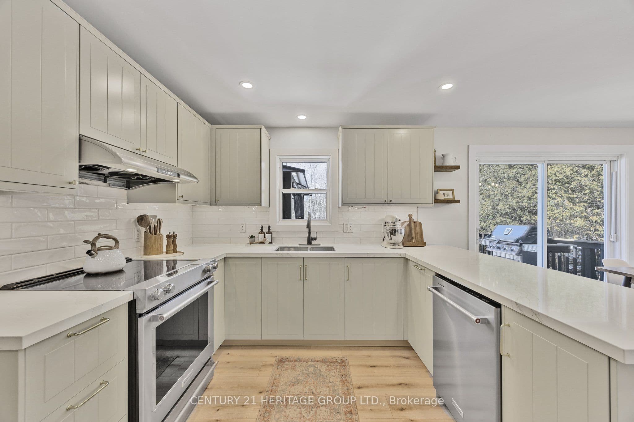 151564 Southgate 15 Side Road — photo 1