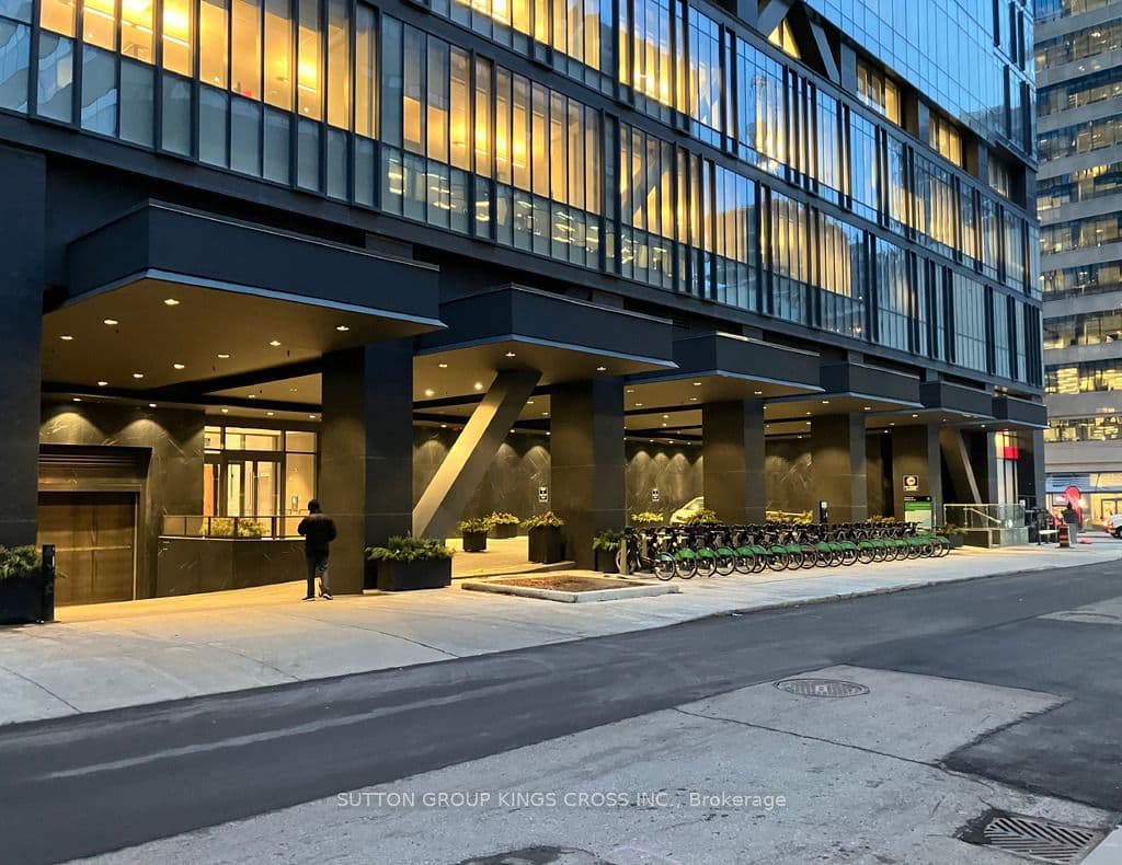 488 University Avenue 3901 #3901 — photo 1