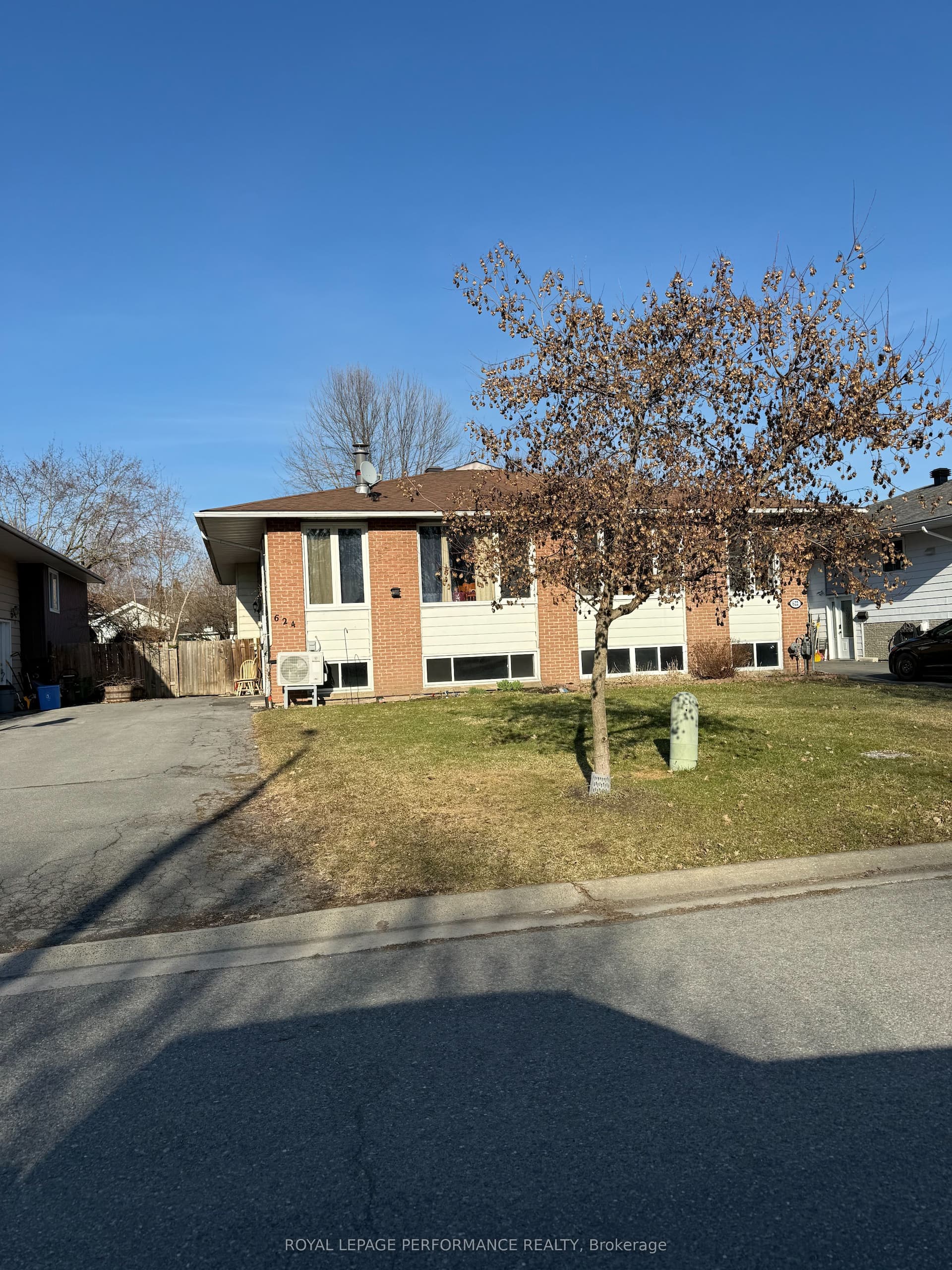 624 Dundas Crescent — photo 1